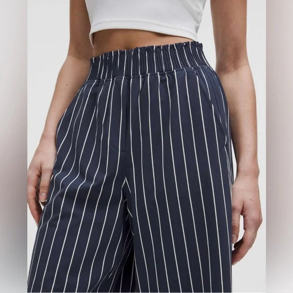 Lululemon Stretch Woven Ruffle-Waist Wide-Leg Cropped Pant Size XXS - Picture 7 of 13